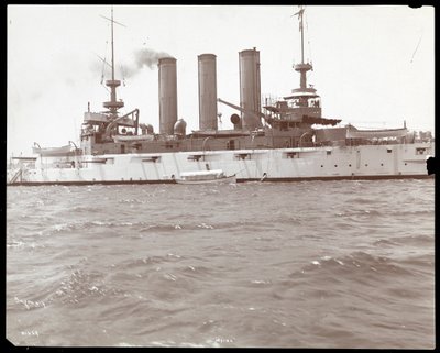 Seitenansicht der U.S.S. Maine, 1906 von Byron Company